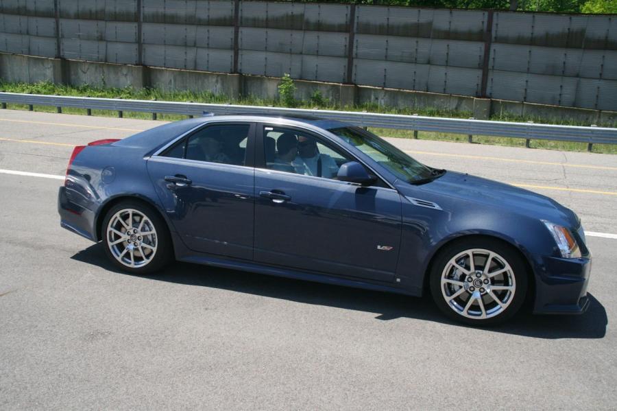  Cadillac CTS-V Coupe 2010 года  (фото 228 из 315)